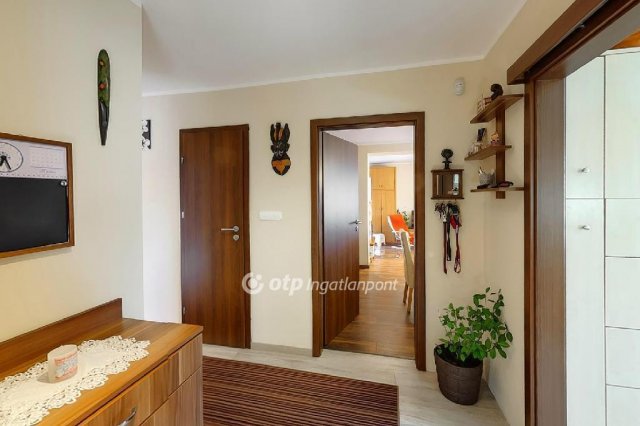 Eladó családi ház, Komáromban 99.9 M Ft, 5 szobás