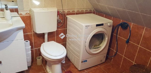 Eladó családi ház, Pócsmegyeren 88 M Ft, 5 szobás