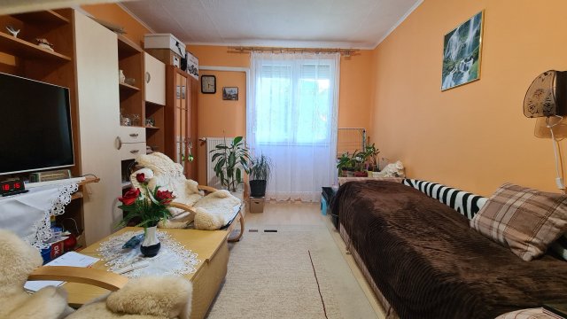 Eladó panellakás, Pécsett 31.9 M Ft, 1 szobás