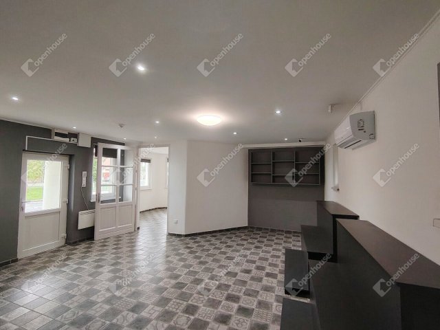 Eladó üzlethelyiség, Velencén 69.9 M Ft, 3 szobás