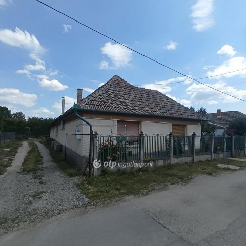 Eladó családi ház, Tápiószelén 21.9 M Ft, 2+1 szobás