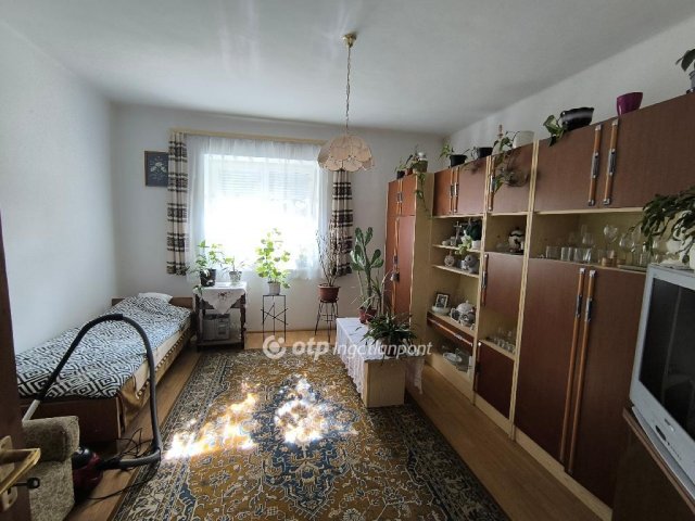 Eladó családi ház, Kazáron 19.9 M Ft, 3 szobás