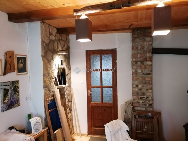 Eladó családi ház, Bicskén 24.98 M Ft, 2 szobás