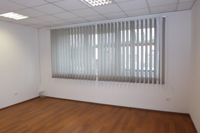 Kiadó iroda, Pécsett, Megyeri úton 87 E Ft / hó, 1 szobás