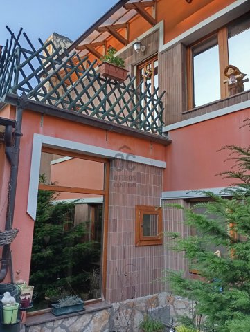 Eladó téglalakás, Szekszárdon 90 M Ft, 4 szobás