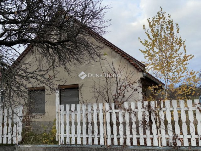 Eladó családi ház, Tésen 25.273 M Ft, 1 szobás