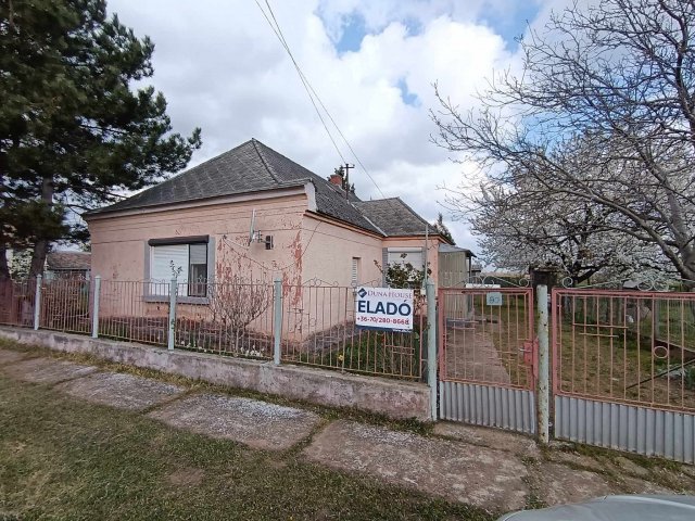 Eladó családi ház, Bakonybánkon 20.9 M Ft, 2 szobás