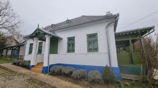 Eladó családi ház, Hahóton 64.9 M Ft, 5 szobás