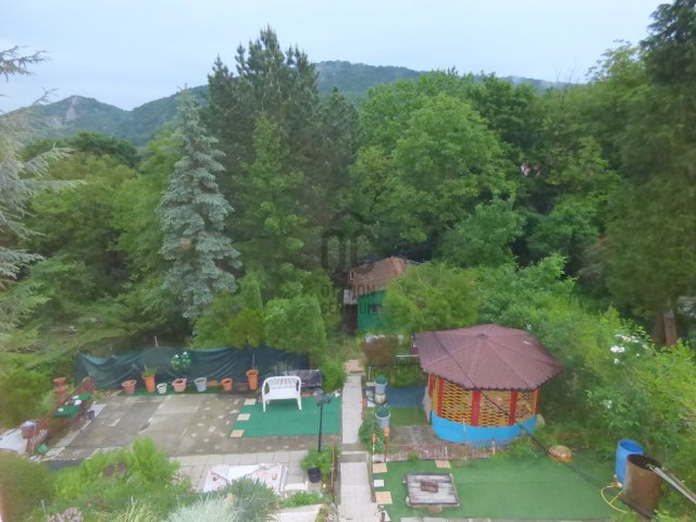 Eladó ikerház, Csobánkán 148 M Ft, 8 szobás
