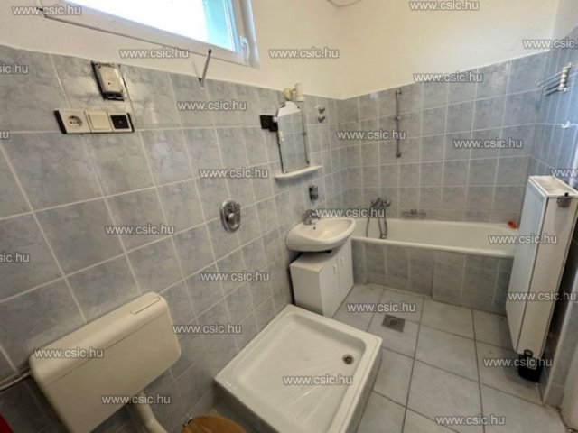 Eladó családi ház, Ürömön 78.9 M Ft, 3 szobás