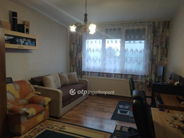 Eladó panellakás, Füzesabonyban 25.5 M Ft, 2 szobás