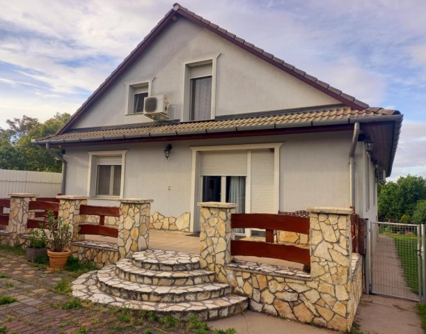 Eladó családi ház, Sülysápon 138 M Ft, 4+1 szobás