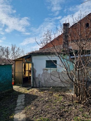 Eladó családi ház, Pécsett 19.9 M Ft, 3 szobás