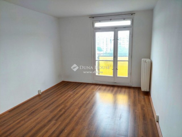 Eladó panellakás, Pécsett 31.9 M Ft, 2 szobás