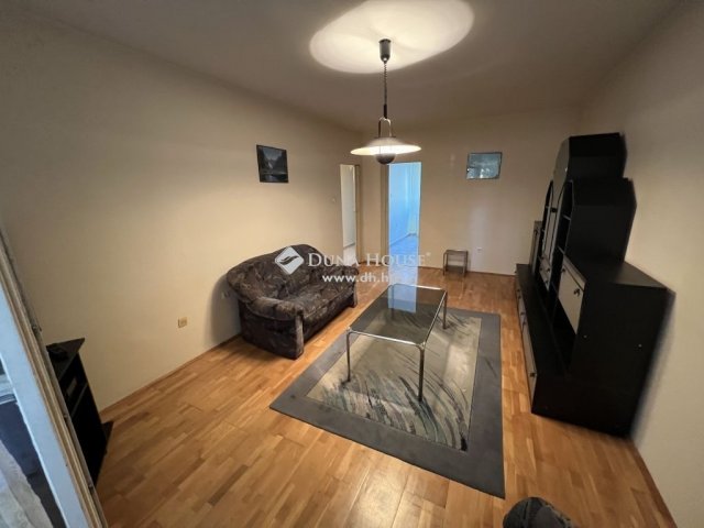 Kiadó panellakás, albérlet, Pécsett 135 E Ft / hó, 3 szobás