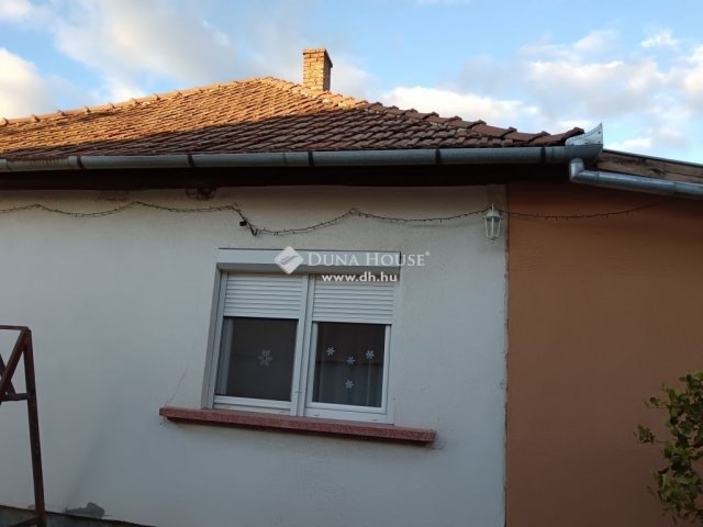 Eladó családi ház, Cegléden 76.8 M Ft, 5 szobás