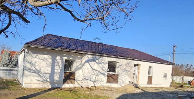 Eladó családi ház, Ádándon 34.9 M Ft, 3 szobás