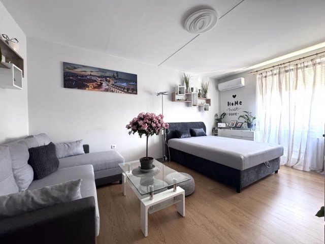 Eladó panellakás, Pécsett 39.99 M Ft, 3 szobás