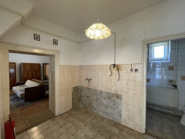 Eladó családi ház, Süttőn 23.9 M Ft, 2 szobás