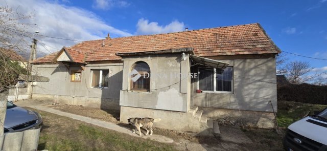 Eladó családi ház, Királyszentistvánon 37 M Ft, 3 szobás