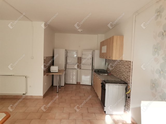 Kiadó téglalakás, albérlet, Tatán 650 E Ft / hó, 5 szobás