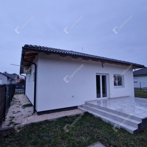 Eladó családi ház, Siófokon 79.9 M Ft, 4 szobás