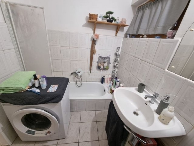 Eladó családi ház, Szigetszentmiklóson 104.9 M Ft, 5 szobás