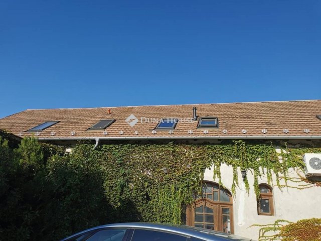 Eladó téglalakás, Tatán 85 M Ft, 4 szobás