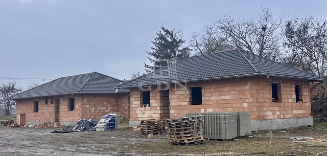 Eladó ikerház, Kiskunlacházán 61.9 M Ft, 3 szobás