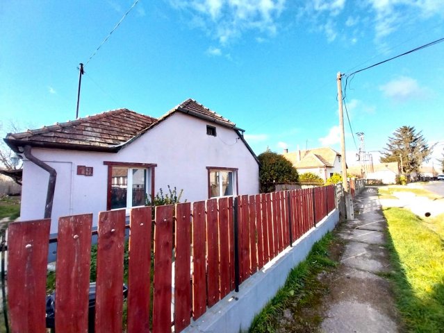 Eladó családi ház, Csépen 23.9 M Ft, 2 szobás