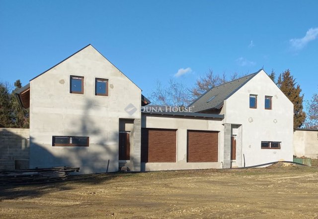 Eladó ikerház, Keszthelyen 98 M Ft, 4 szobás