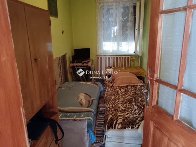 Eladó családi ház, Cegléden 27 M Ft, 3 szobás