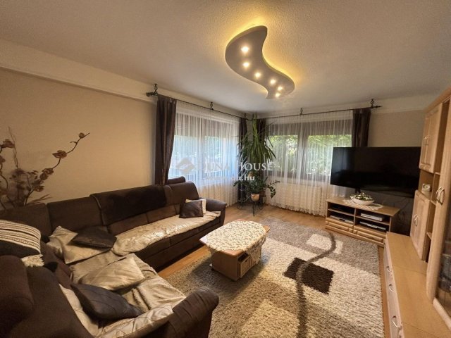 Eladó családi ház, Vecsésen 159 M Ft, 6 szobás