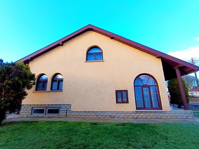 Eladó családi ház, Dombóváron 41.5 M Ft, 4 szobás