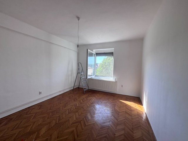 Eladó téglalakás, Komlón 16.2 M Ft, 2 szobás