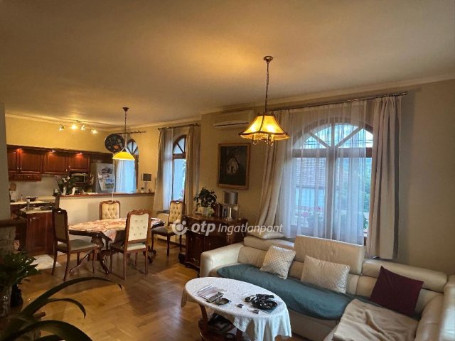 Eladó családi ház, Budapesten, II. kerületben 250 M Ft, 5 szobás