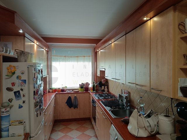Eladó panellakás, Szegeden 44.5 M Ft, 2+1 szobás