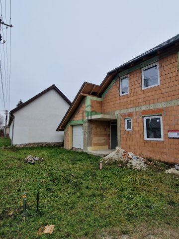 Eladó ikerház, Kápolnásnyéken 103.5 M Ft, 5 szobás