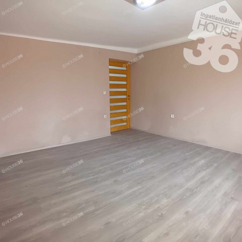 Eladó családi ház, Őcsényen 26.9 M Ft, 3 szobás