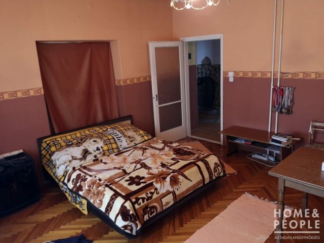 Eladó családi ház, Tiszaszigeten 49.99 M Ft, 6 szobás