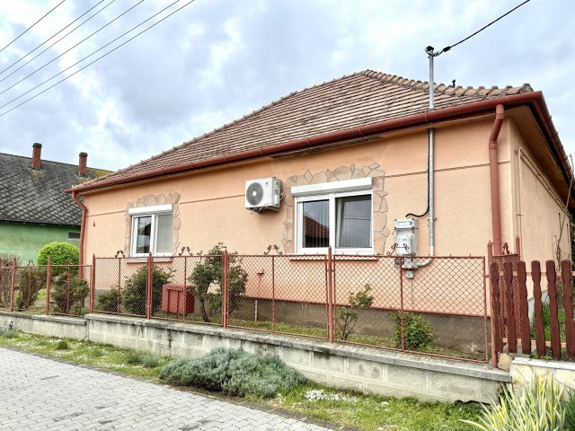 Eladó családi ház, Pákozdon 59.9 M Ft, 3 szobás