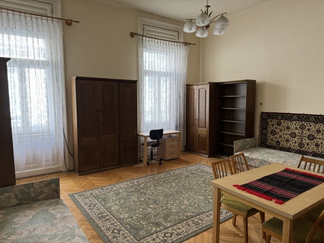 Eladó téglalakás, Budapesten, VI. kerületben 64 M Ft, 2+1 szobás
