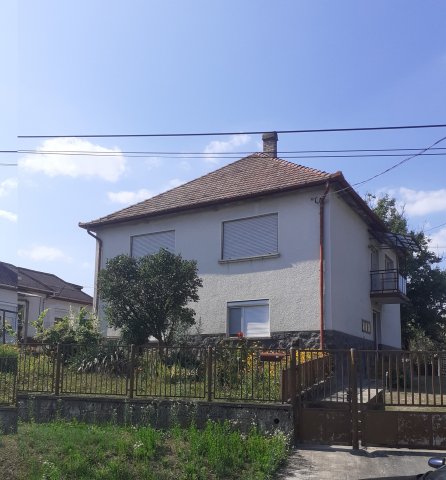Eladó családi ház, Cereden 23 M Ft, 4 szobás