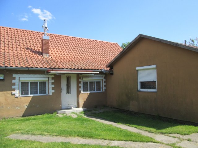 Eladó családi ház, Királyegyházán 30 M Ft, 2 szobás