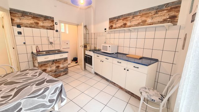 Kiadó téglalakás, albérlet, Pécsett 150 E Ft / hó, 1 szobás