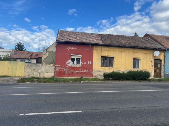 Eladó téglalakás, Pécsett 8.45 M Ft, 2 szobás