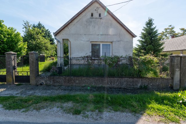 Eladó családi ház, Sárkeszin 32.9 M Ft, 3 szobás