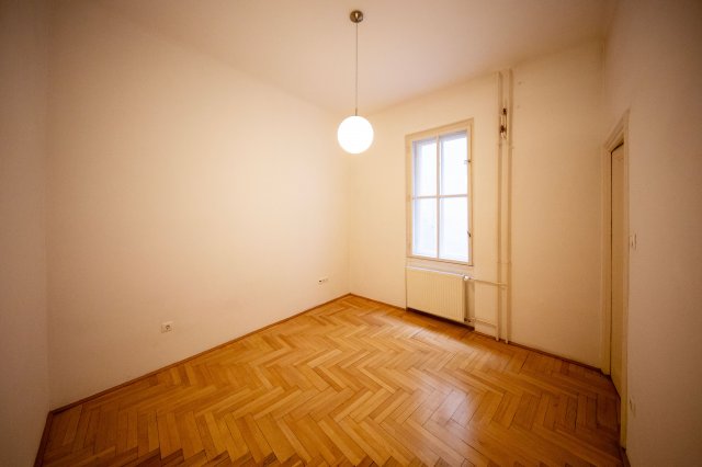 Eladó téglalakás, Budapesten, VIII. kerületben, Corvin sétányon