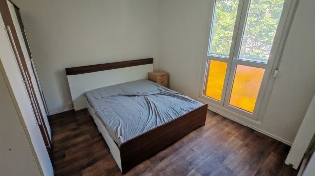 Kiadó panellakás, albérlet, Pécsett 150 E Ft / hó, 2 szobás