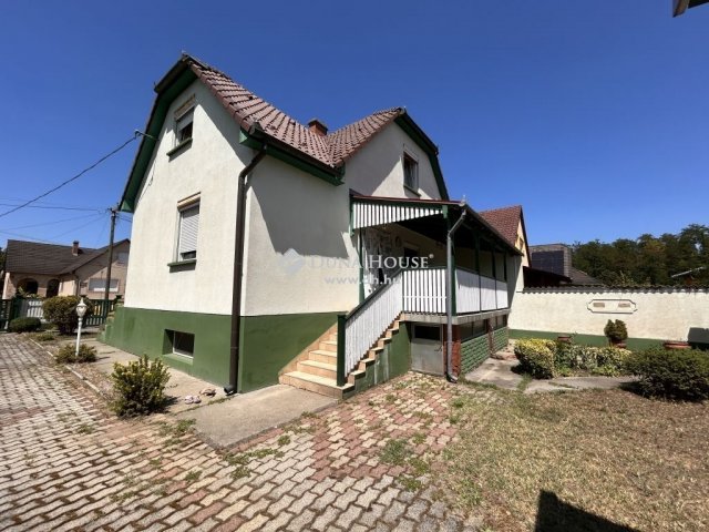 Eladó családi ház, Érsekcsanádon 60 M Ft, 3 szobás